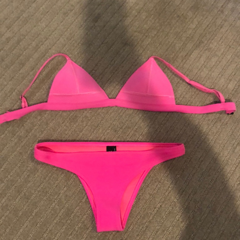 Triangl hot pink bikini!
